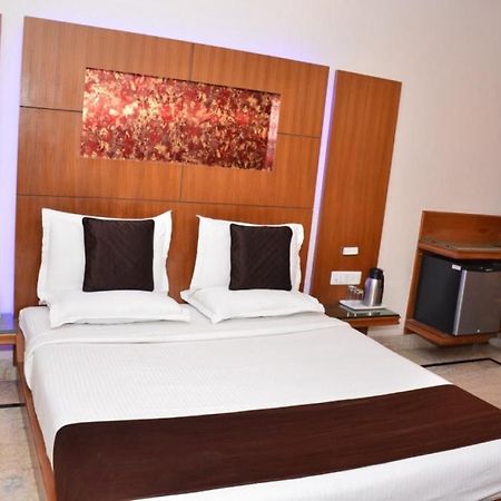 Hotel Basera Brij Bhoomi Vrindāvan Екстериор снимка
