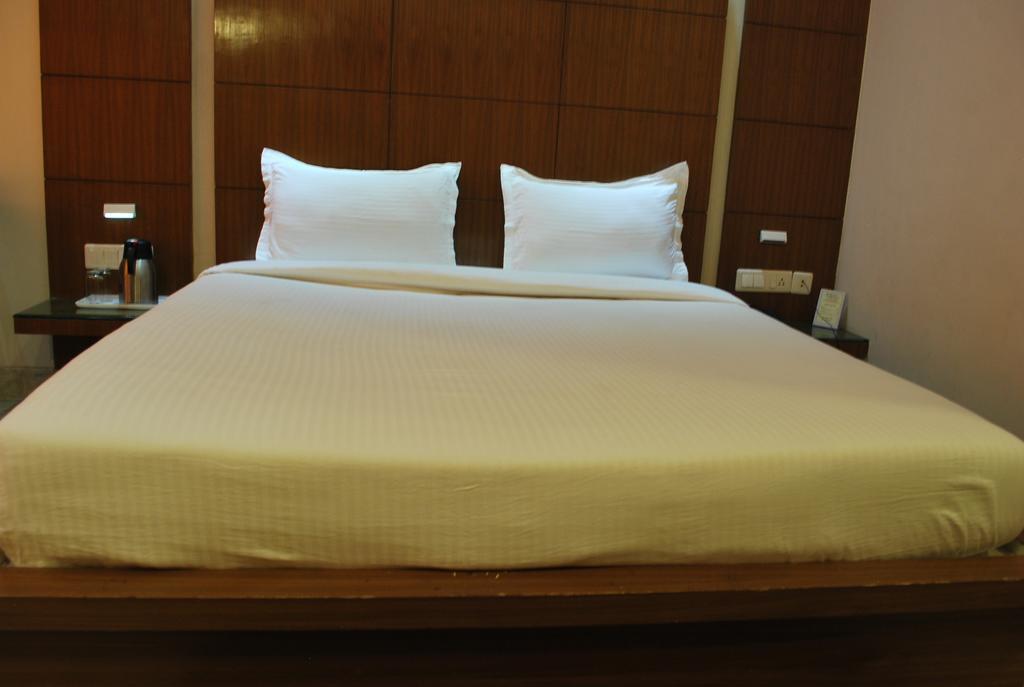 Hotel Basera Brij Bhoomi Vrindāvan Екстериор снимка