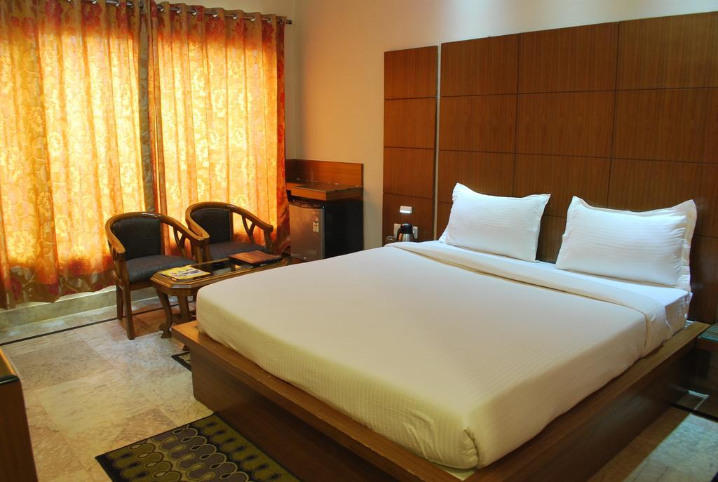 Hotel Basera Brij Bhoomi Vrindāvan Стая снимка